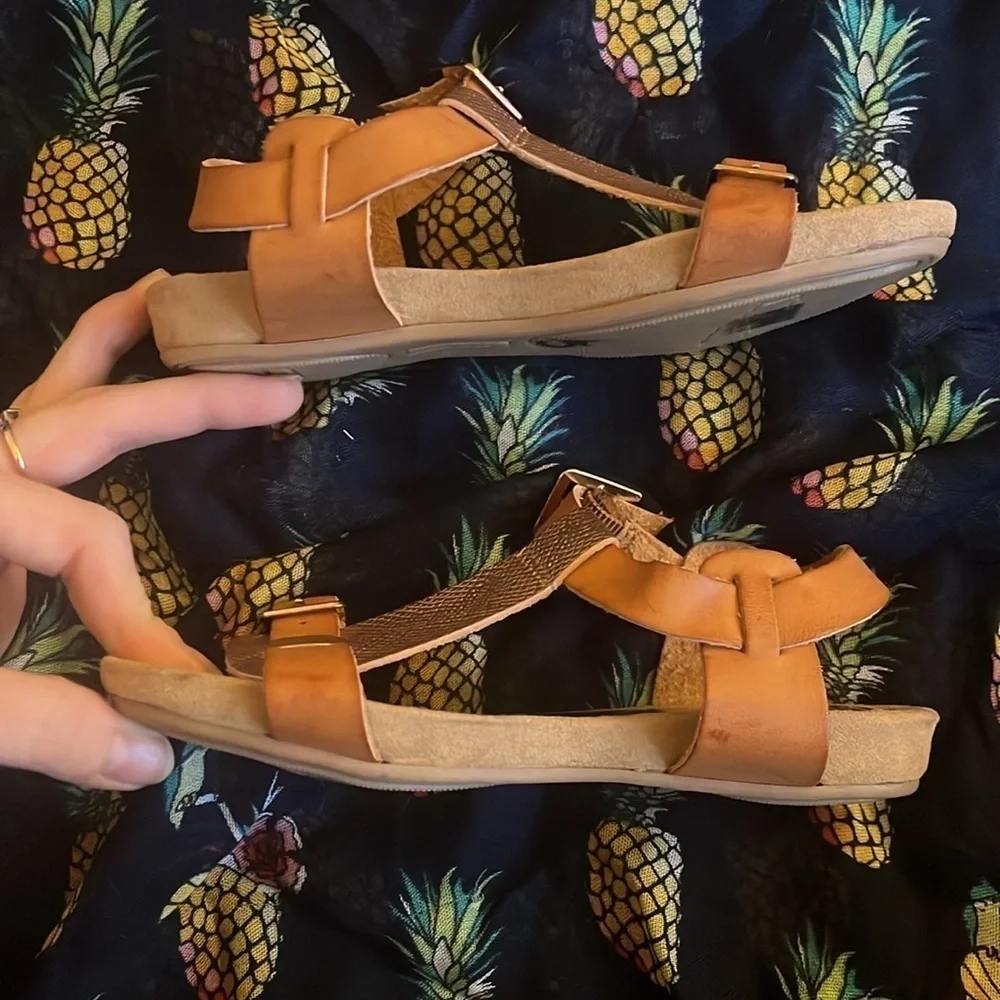 Brand New Nine West Girls Metallic Gold Tone Ankle Strap Tan Gladiator Sandals